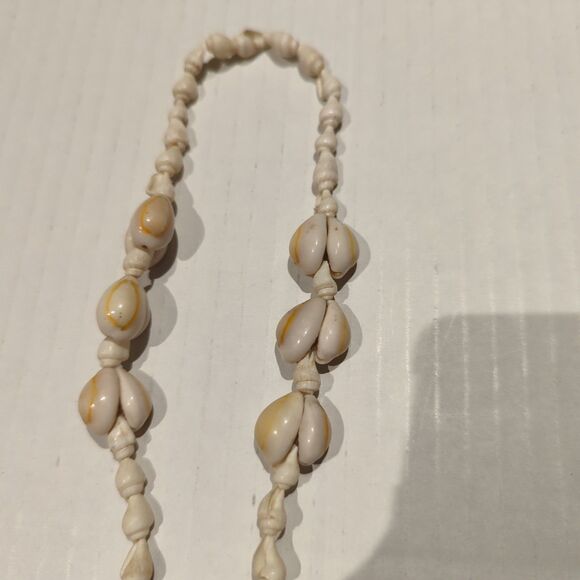 Vintage Cowrie Puka Shells Necklace Tropical Hawaii Beach Boho Hippie - Picture 4 of 7